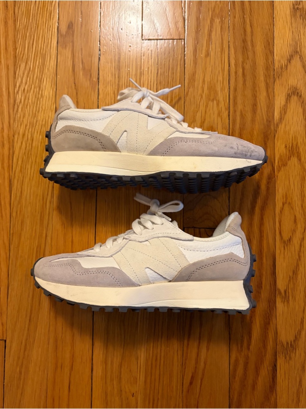New Balance 327 Sneakers